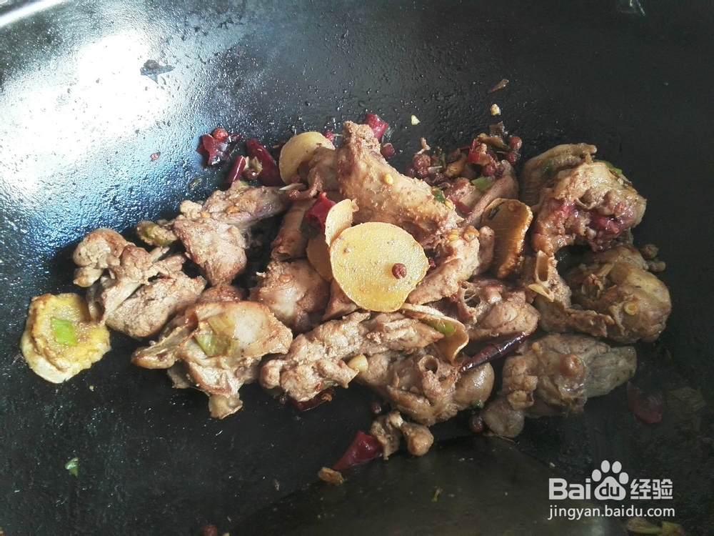 如何烧辣味糖醋鸡（怎样烧美味营养辣味糖醋鸡）