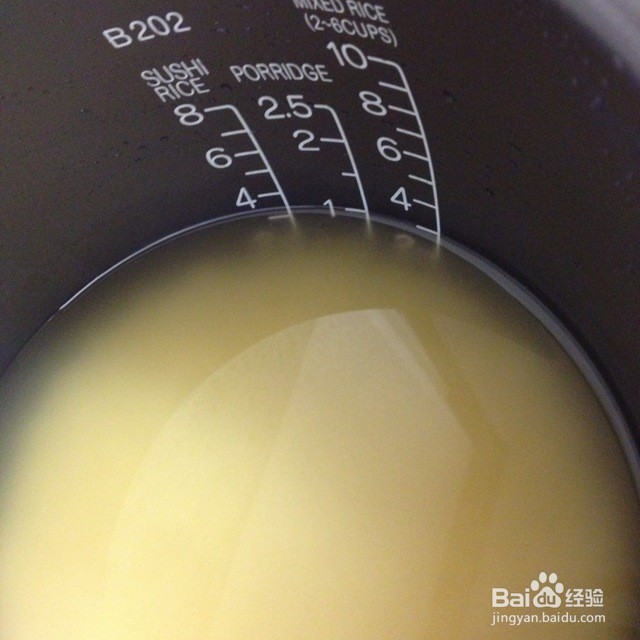 土豆青豆香菇腊肉焖饭怎么做