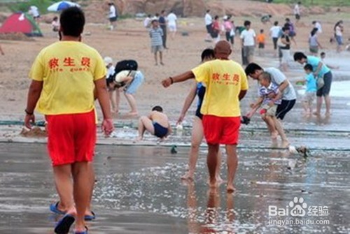 海边游玩，怎样提防“隐形危险”