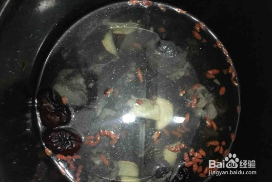 枸杞龙眼乌鸡汤