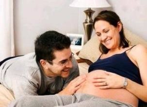 准爸爸跟准妈妈齐参加的胎教