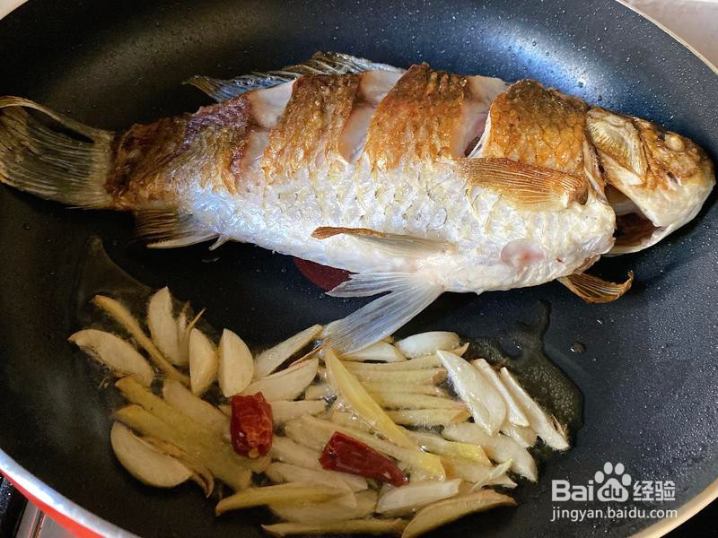 年夜饭系列菜：红烧鲫鱼的做法