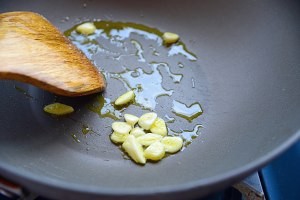 餐厅版茭白毛豆鸡丁