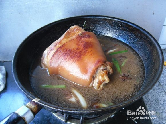 好吃美味的卤猪肘