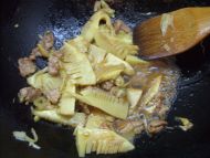 春笋黄瓜炒肉的做法