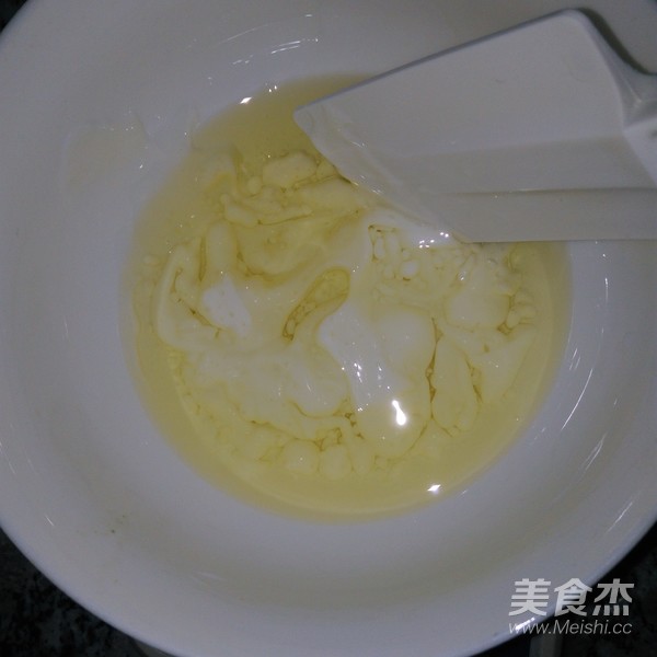 酸奶果酱海绵纸杯蛋糕