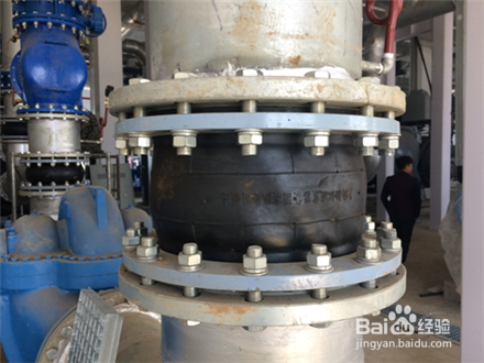 汽车工厂安装法兰橡胶接头出现的问题