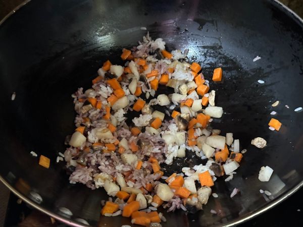 让孩子爱上吃饭深海鳕鱼烧汁炒饭