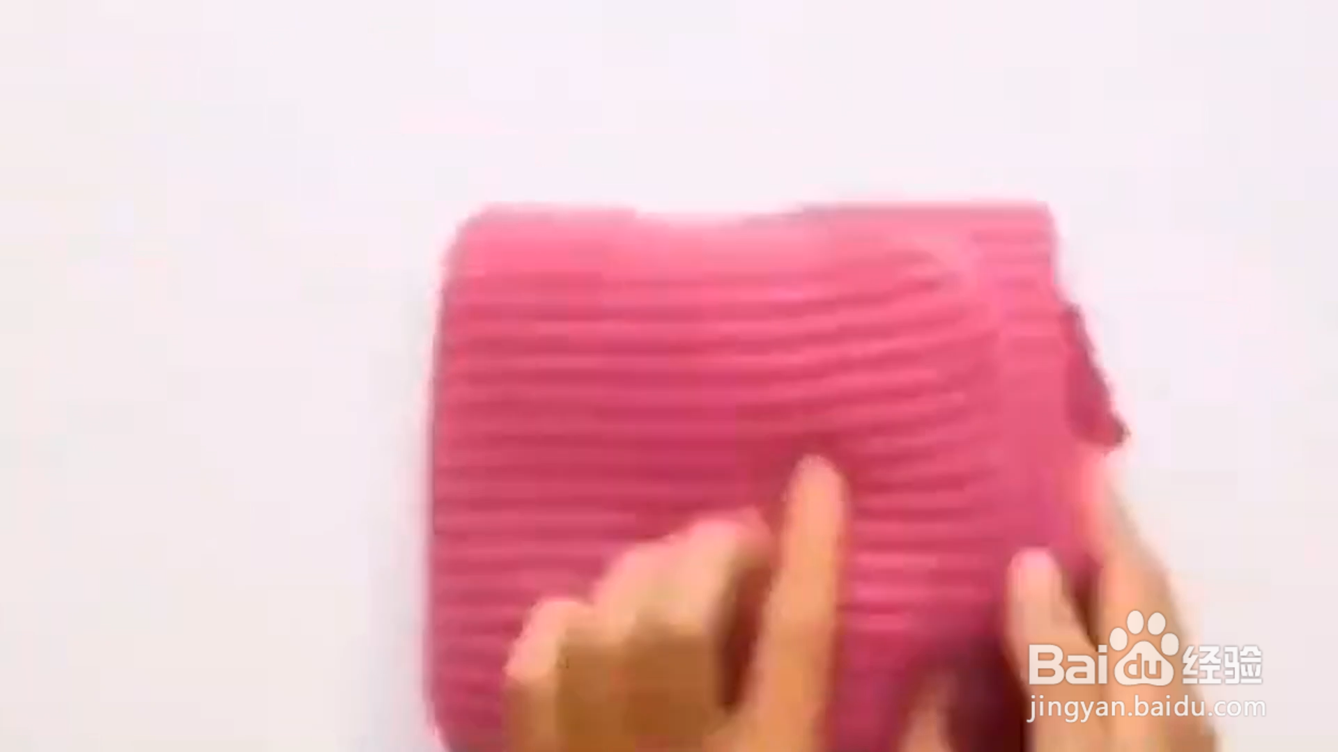 如何学会实用的衣服收纳技巧？