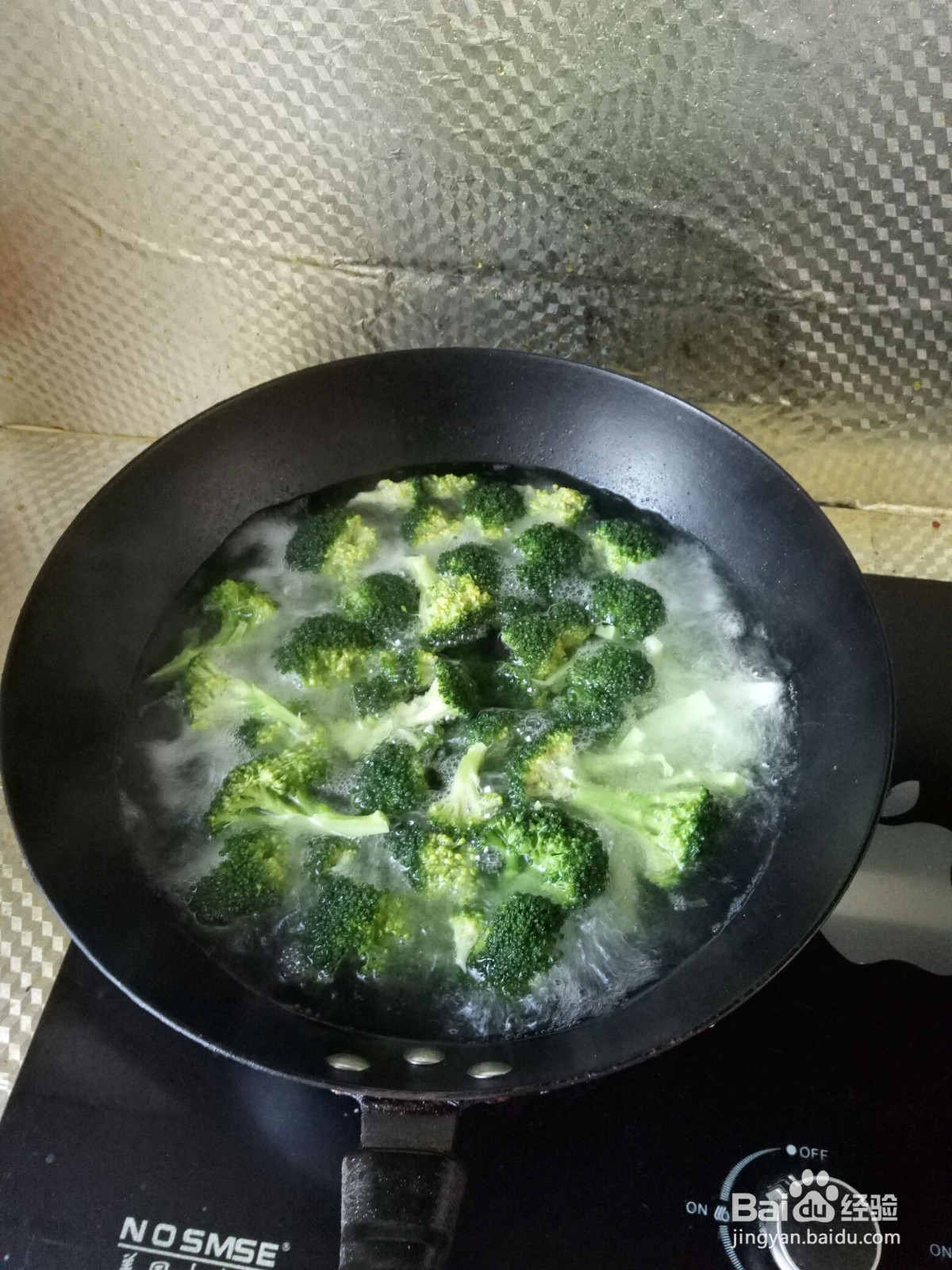 西兰花炒虾仁的做法