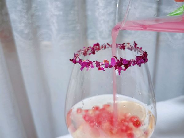 秋季落日红石榴气泡水