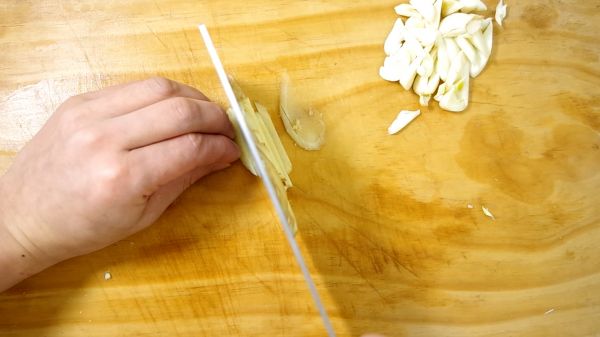 家常青椒回锅肉