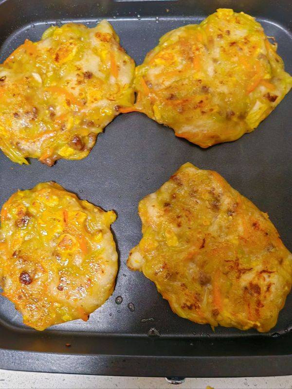 蔬菜鸡蛋肉末发面小软饼