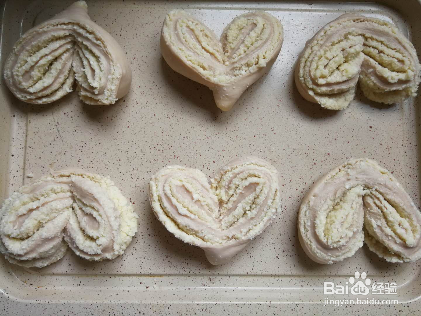 心形草莓椰蓉面包的做法
