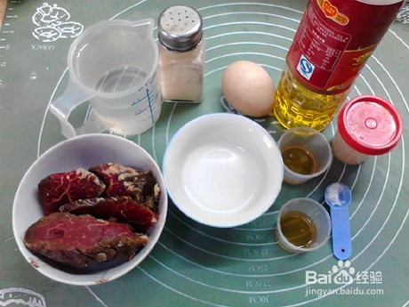 制作美味的蛋蓉牛肉羹