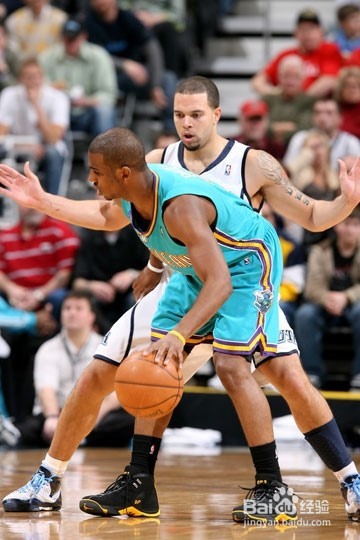 打篮球时有什么很棒的过人技巧