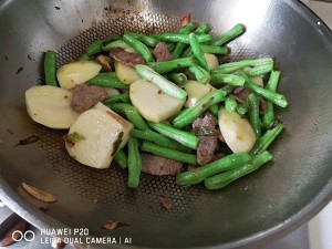 养生食补土豆烧豆角