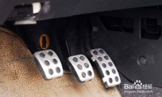 手动挡汽车起步怎么办