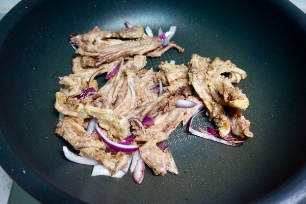 对味酱鸭，一锅两吃#食光社干锅鸭#