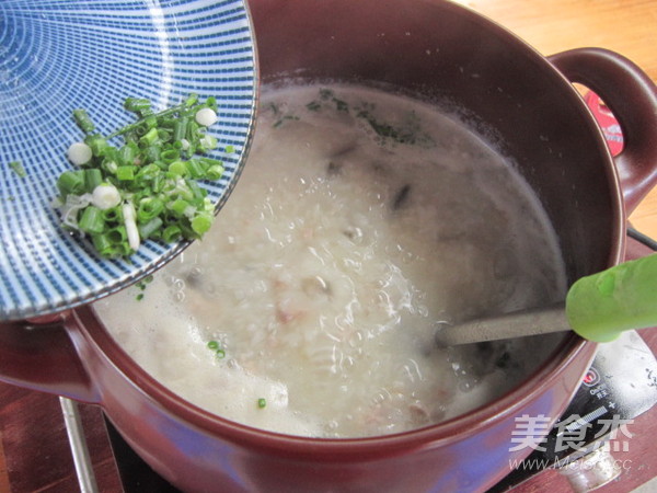 砂锅皮蛋瘦肉粥