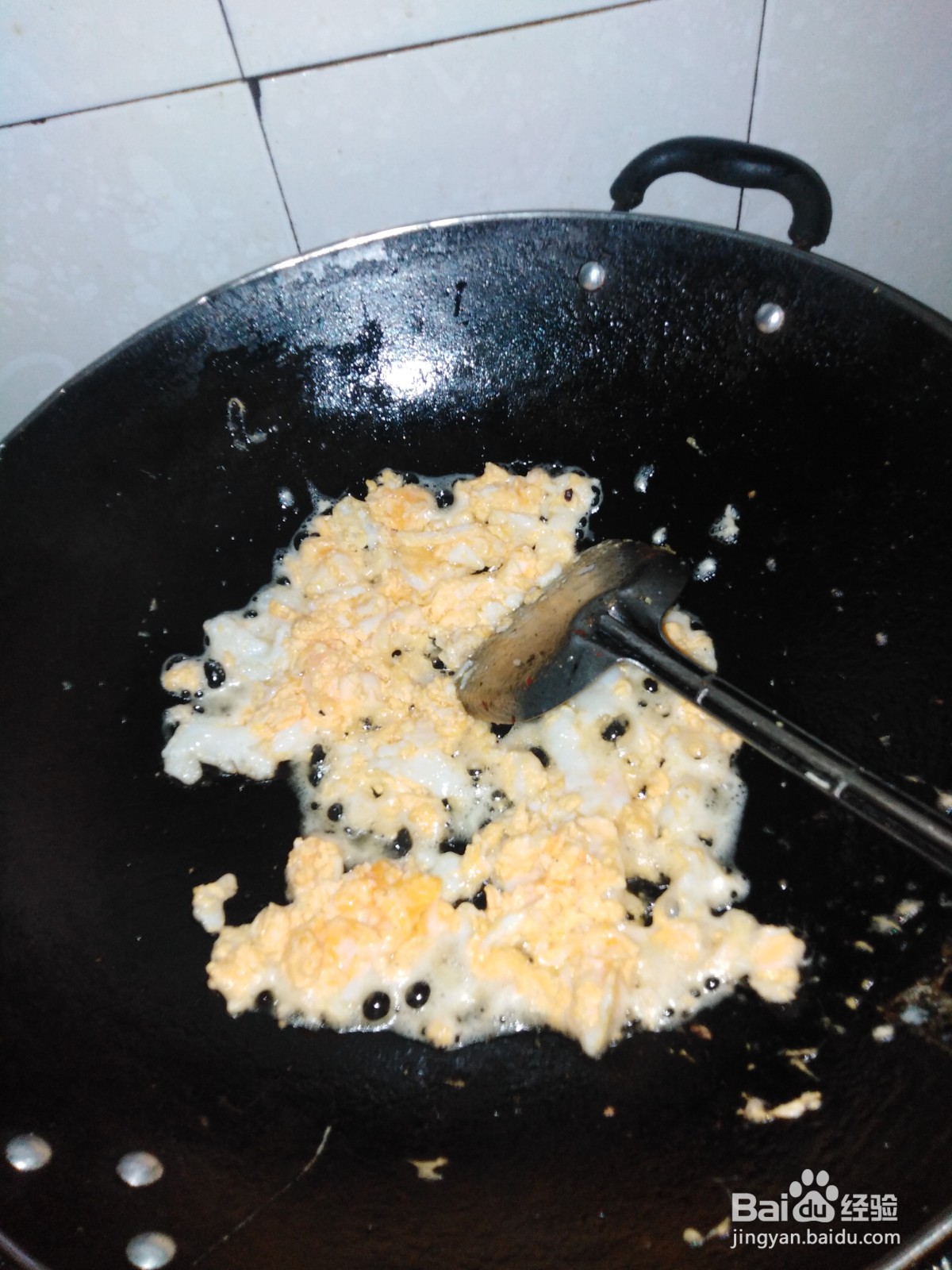 辣椒酱如何炒蛋送饭？