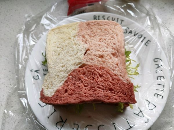 鸡蛋沙拉三明治