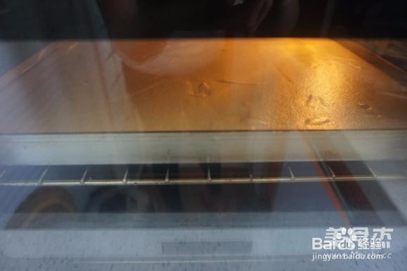 如何制作草莓蛋糕卷