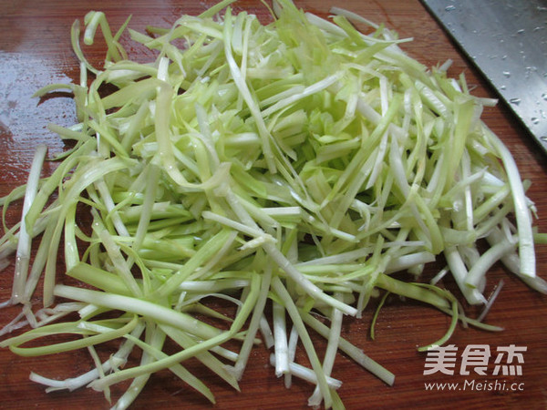 韭菜芽炒虾仁