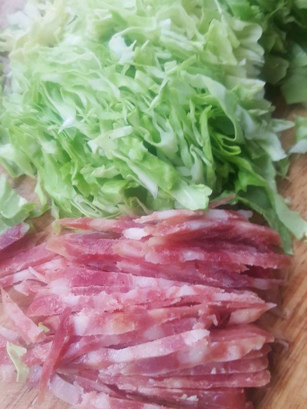 腊肠炒牛心包菜