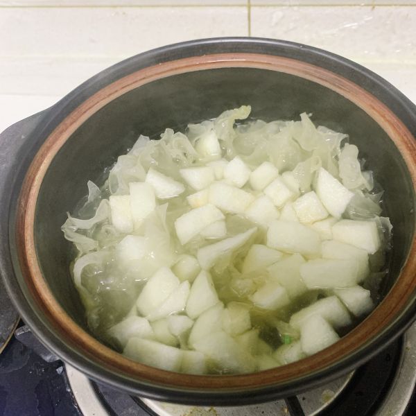 银耳雪梨红枣羹
