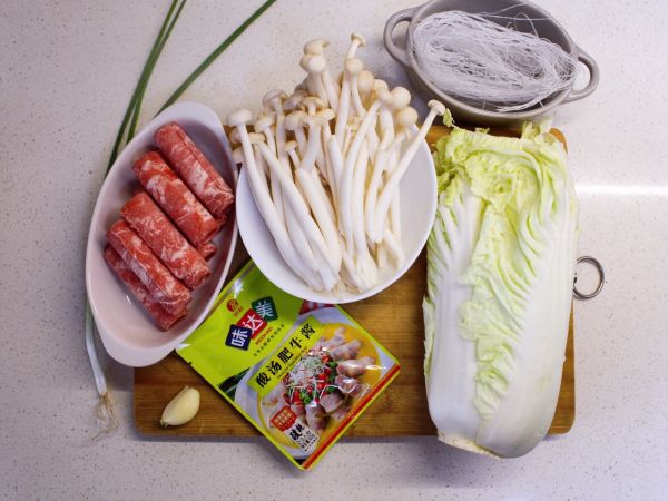 白菜肥牛酸汤煲