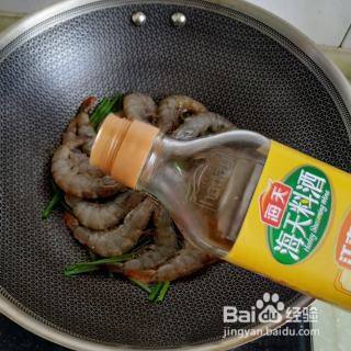 如何在家就能简单制作一份油焖大虾呢？
