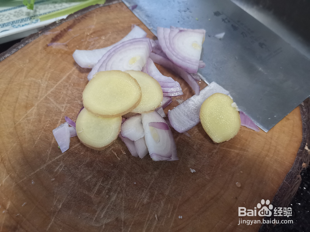 鸡肉块炖土豆