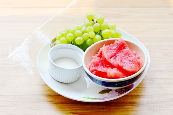 西瓜青提果冻杯