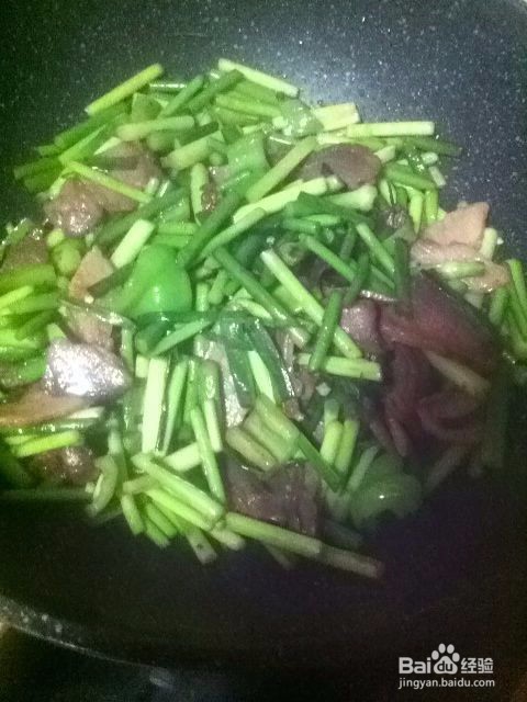风味腊肉炒蒜薹的做法