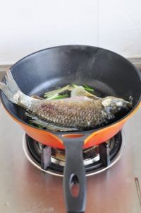 鲫鱼豆腐汤的做法