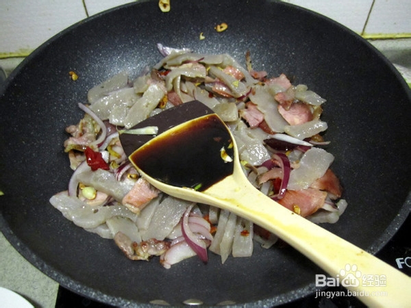 腊肉烧蘑芋的制作方法