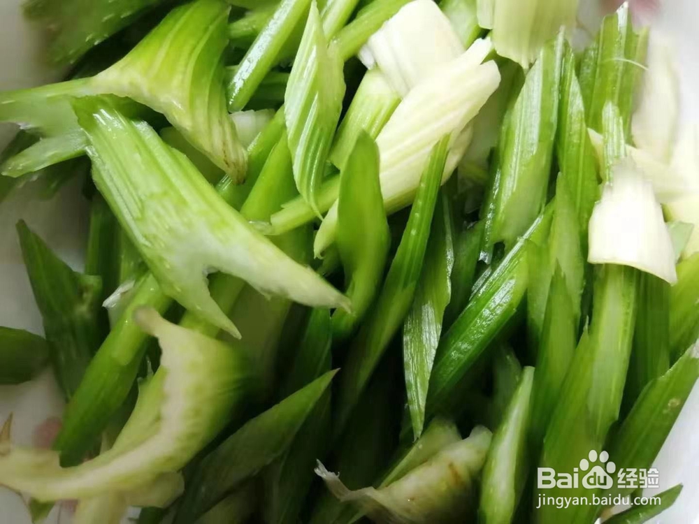 极味家常菜：西芹炒百合