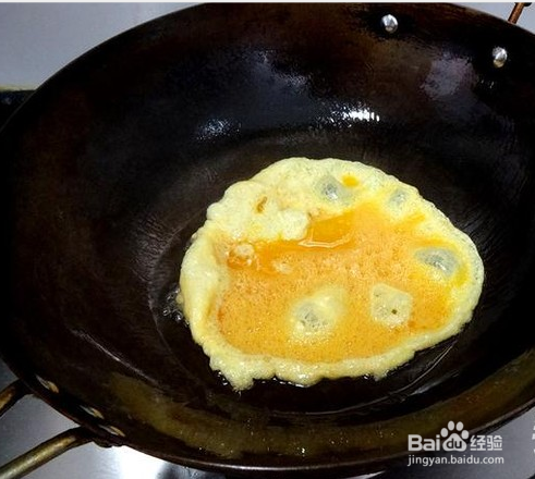 制作辣椒蛋炒饭
