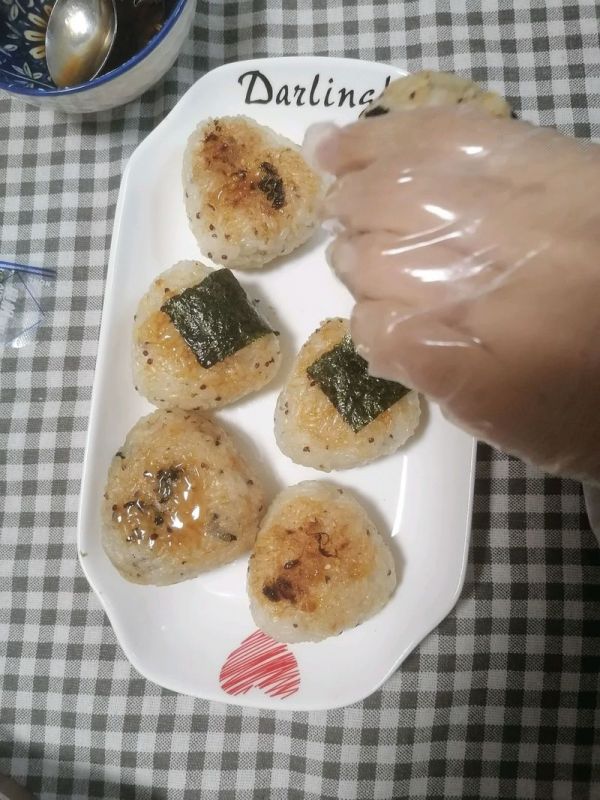 和宝贝一起做肉松海苔饭团