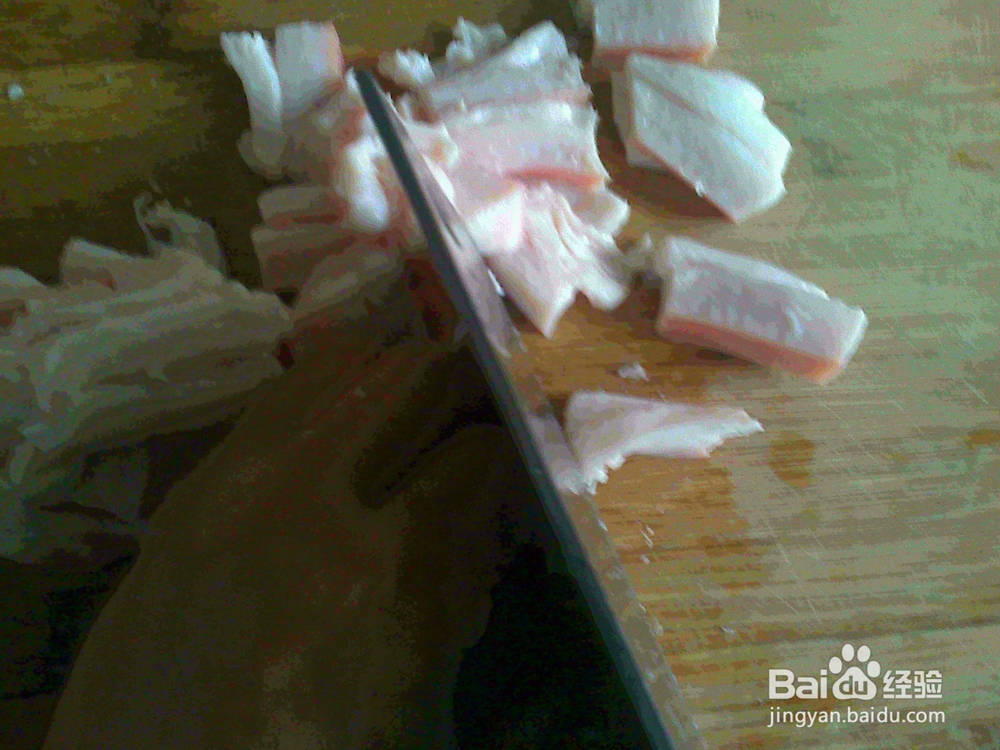 老年人怎样用刀切肥猪肉片