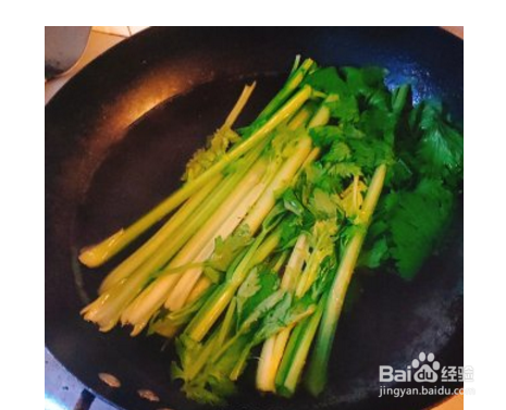 虾球拌芹菜的做法步骤