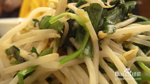 夏季素菜韭菜炒绿豆芽的做法