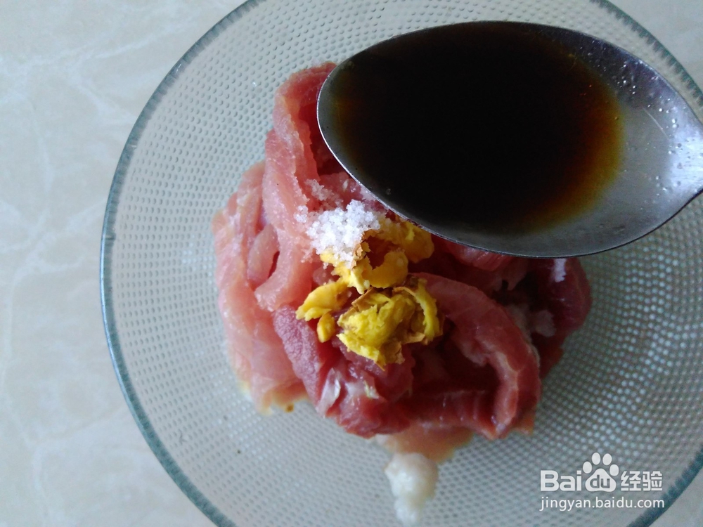 娃娃菜肉丝炒粉利的做法