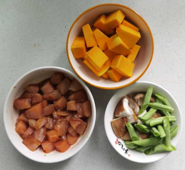 南瓜鸡肉藜麦饭