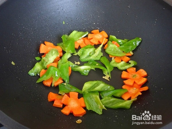 吃腻了鱼肉，如何做一盘清爽可口的小炒莲藕