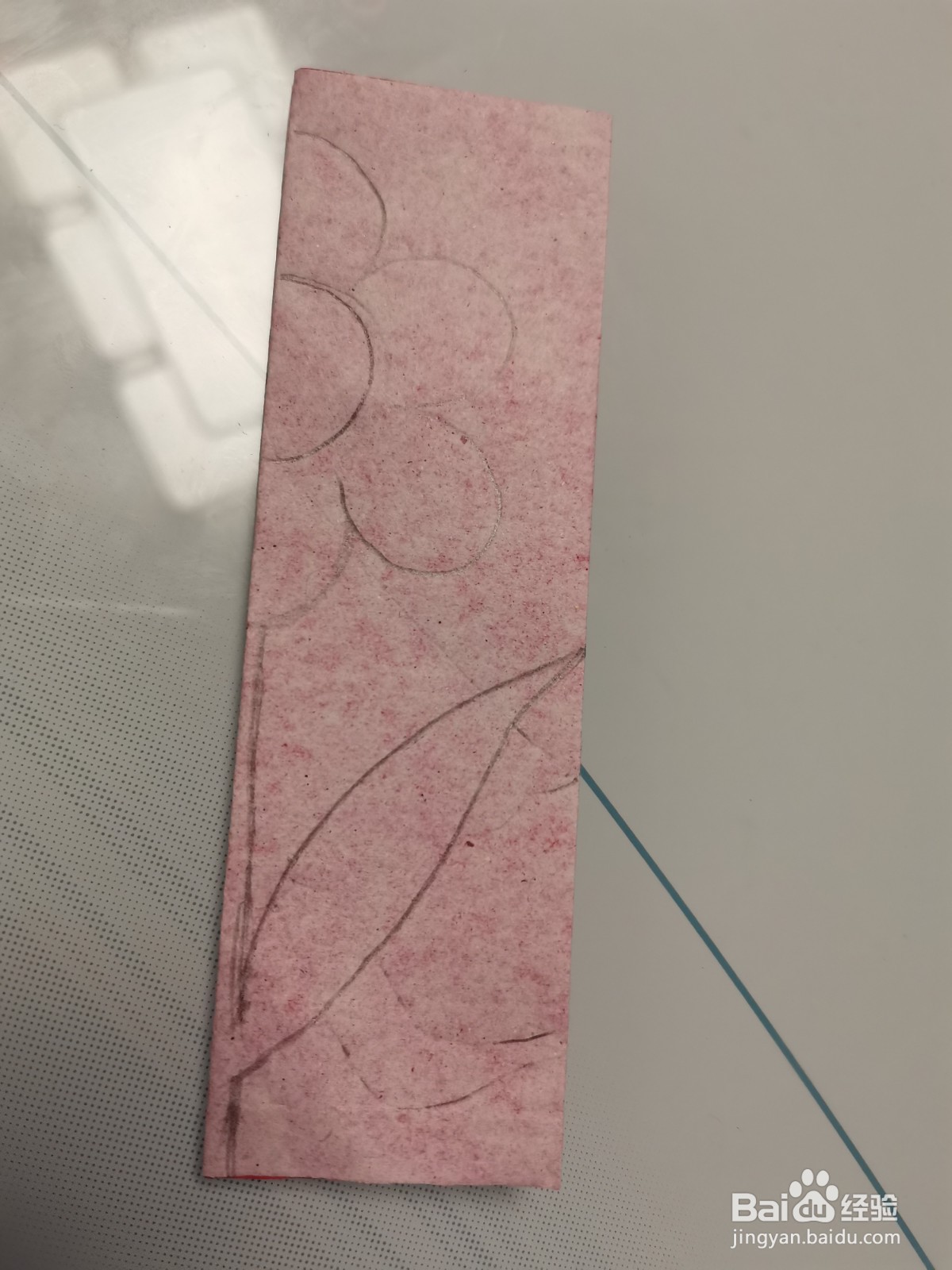 儿童剪纸：对称连边花朵