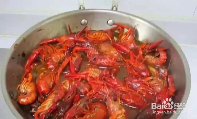 杨梅酒小龙虾的做法