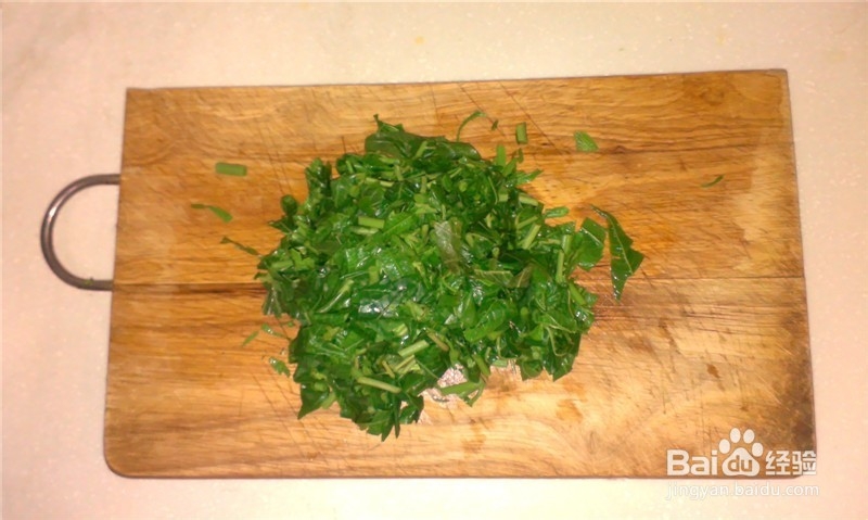 如何制作美味香椿炒鸡蛋