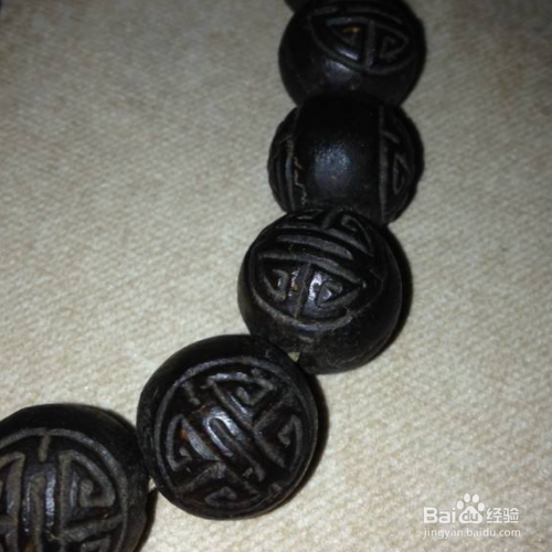 山桃核手串怎么养红